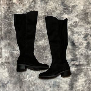 Kelly and Katie Beim Boots